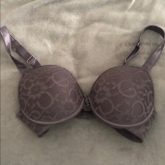 Size 34D underwire lace bra - Picture 2 of 3